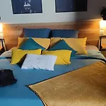 לינה וארוחת בוקר Atelier Du Chill -