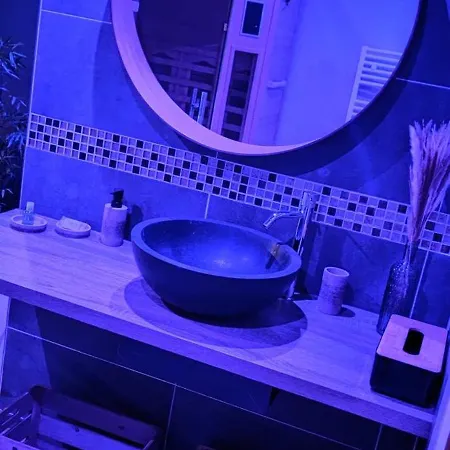 Atelier Du Chill - לינה וארוחת בוקר ברגו
